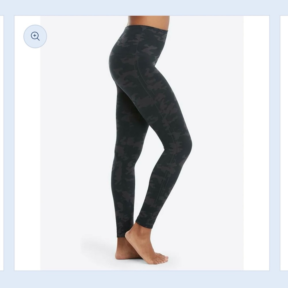 SPANX Look At Me Now Leggings Seam Free Shaping Black Camo Leggings Size M NWOT